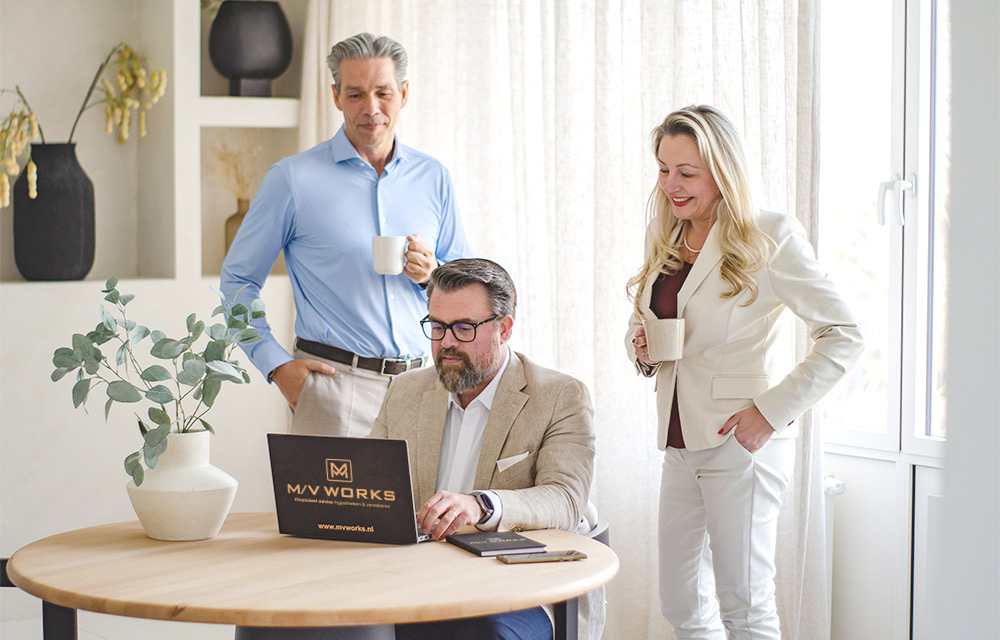 MV Vincent Marco Ilona tafel laptop koffie 100px licht